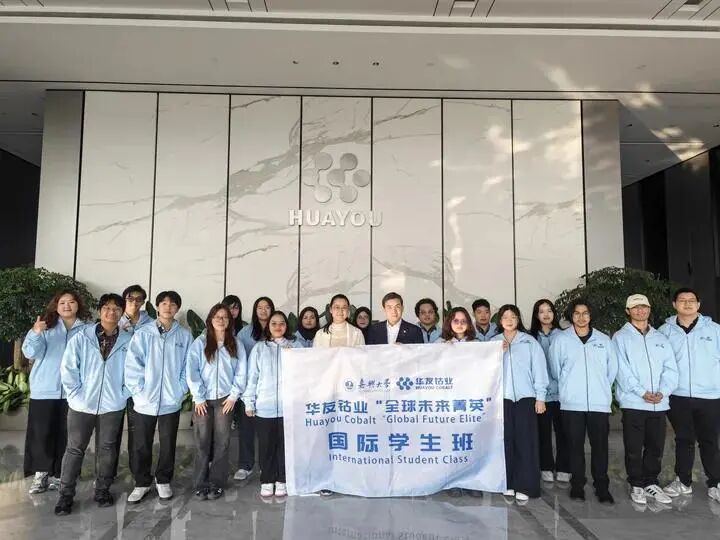 校企双方代表及首批18名印尼国际南方