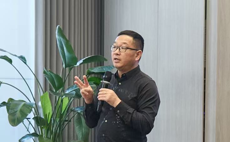 本次活动以“共赴学识与温情之约”为主