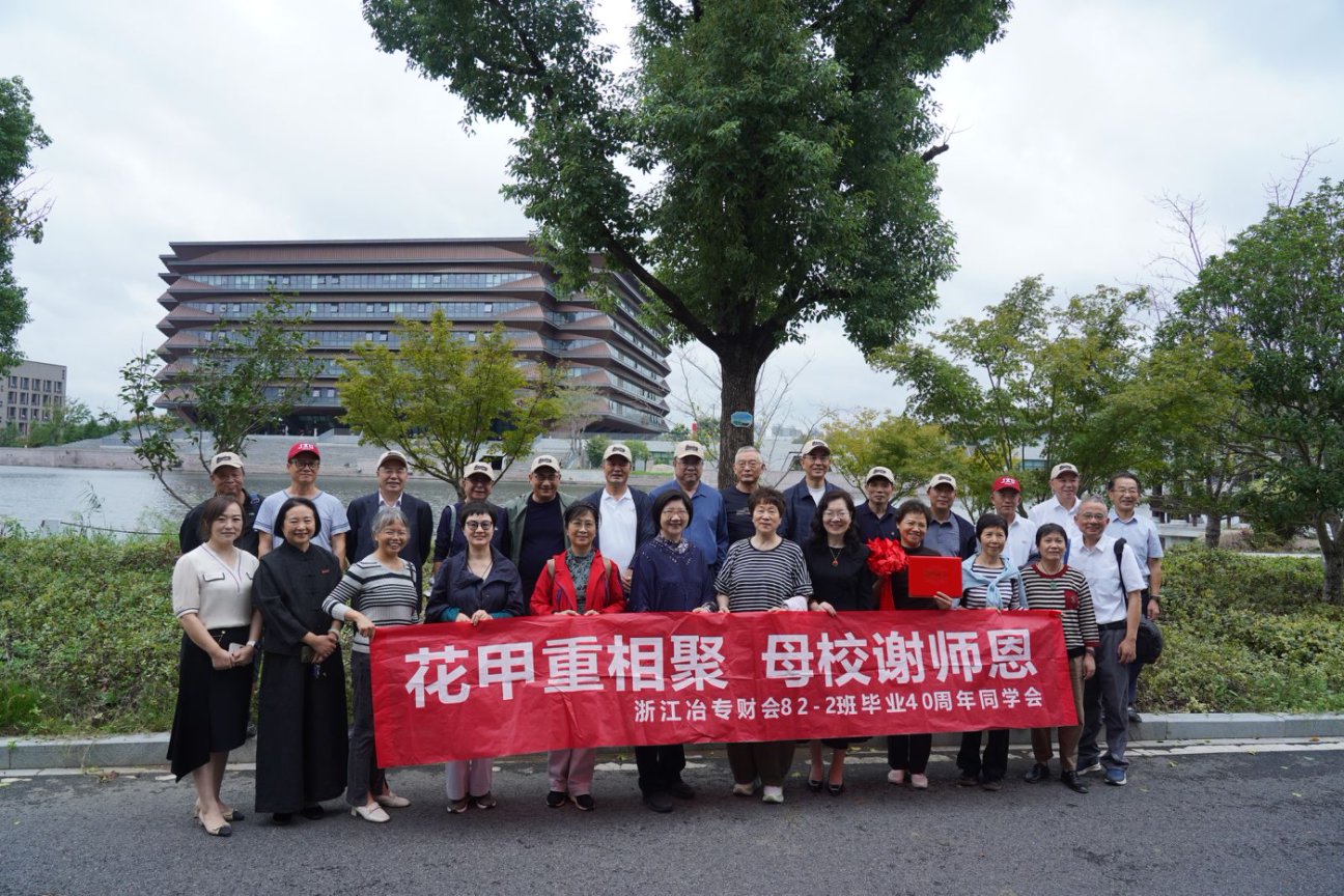 在下午召开的师生座谈会上