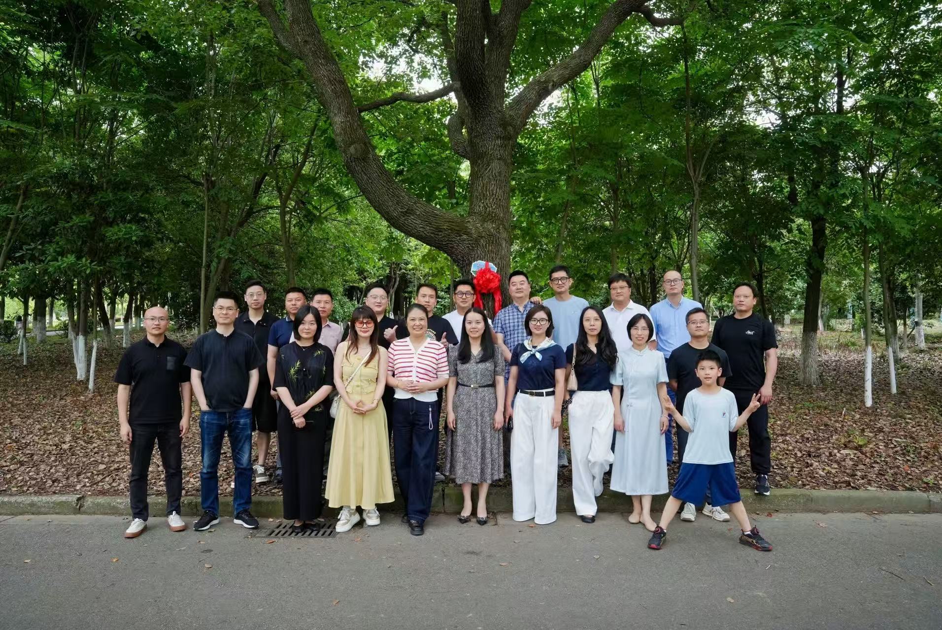 重叙同窗旧谊