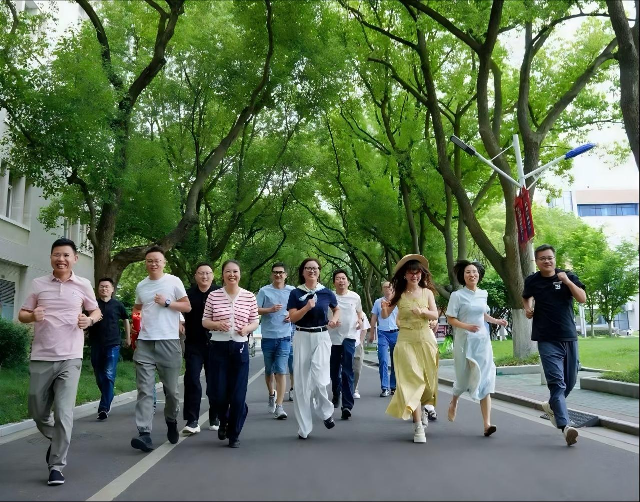 在熟悉的校园里留下了一段温暖难忘的重
