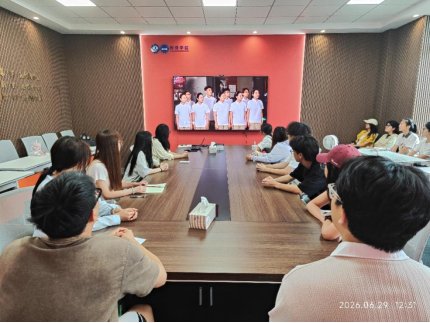 全院师生党员于理论研学