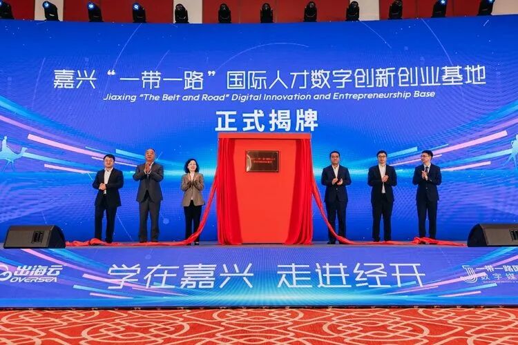 为展示办学成就