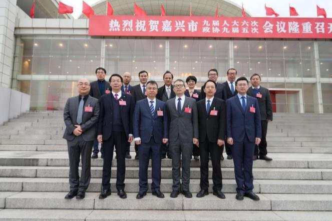 为展示办学成就