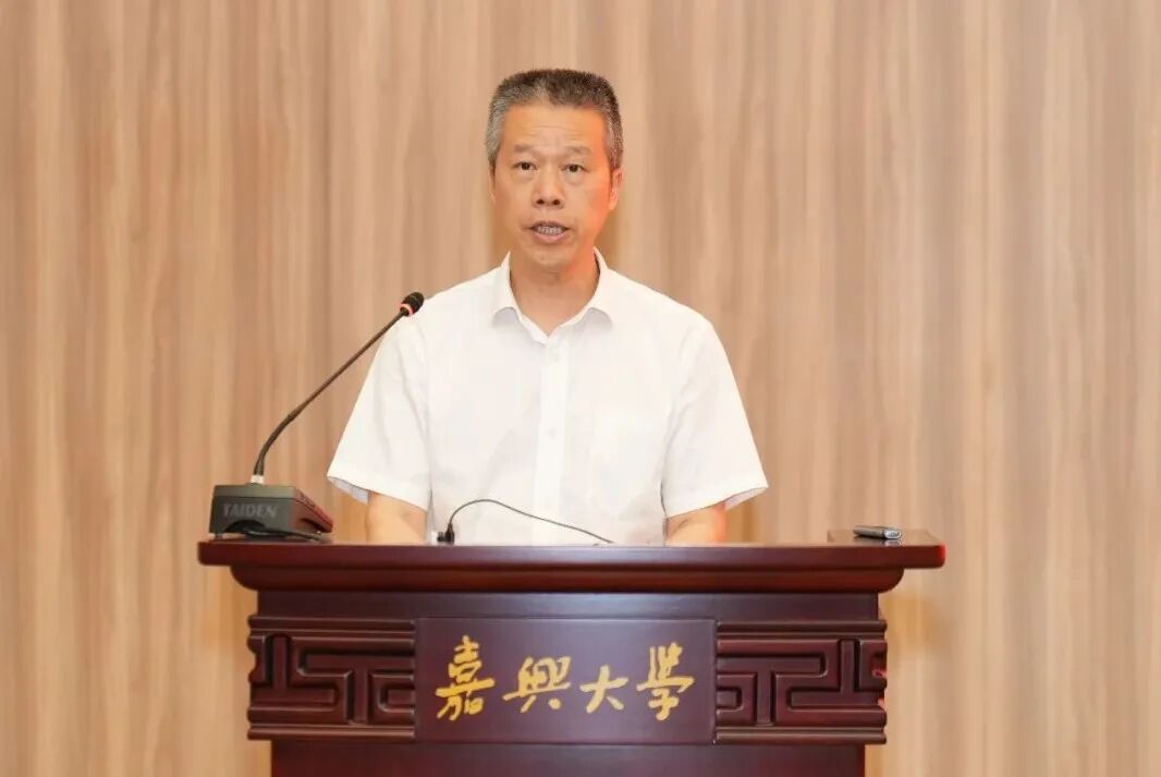 与此同时中国人民大学